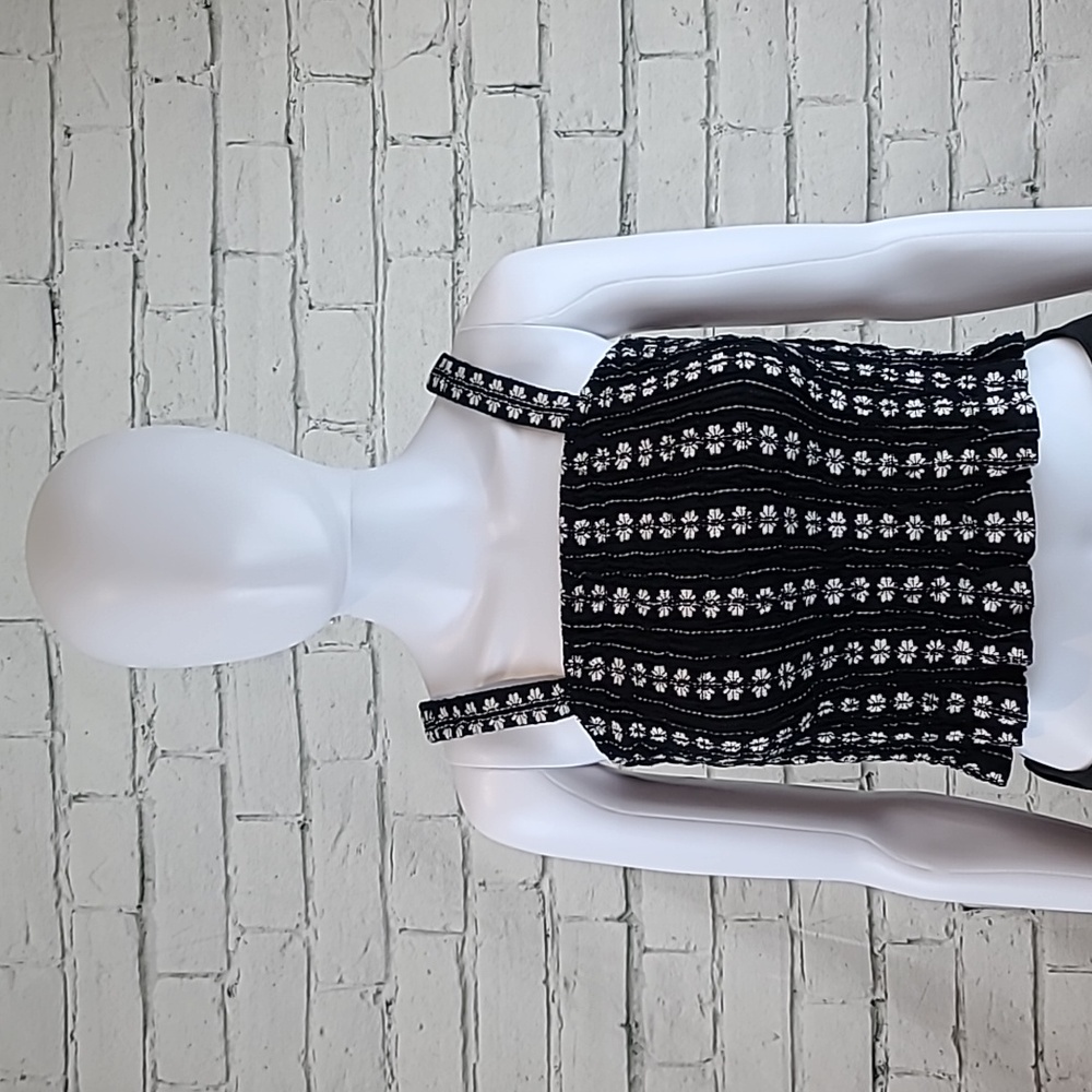 AE Embroidered Floral Square-Neck Smocked Ribbed Cropped Tank Top in Black/White